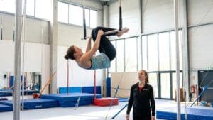 ¿Qué es el trapecio acrobático y cómo se practica?