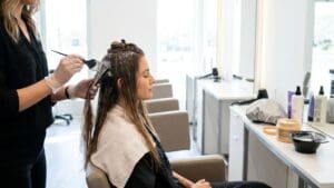 ¿Qué es un tratamiento capilar y por qué es importante para la salud del cabello?