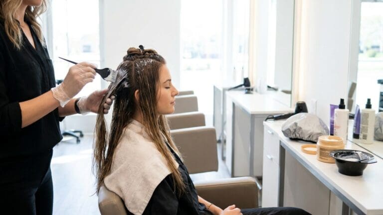 ¿Qué es un tratamiento capilar y por qué es importante para la salud del cabello?