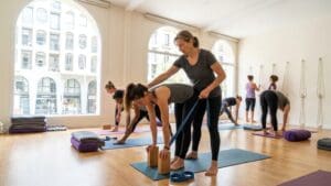 ¿Qué es el yoga Iyengar en Barcelona y cómo ayuda a la salud?