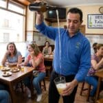 ¿Qué es la sidra asturiana y cómo se disfruta en Talavera?