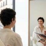 ¿Cómo el maquillaje permanente aumenta la confianza en España?