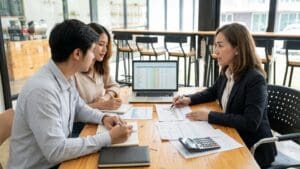 ¿Qué es un educador financiero y cómo puede mejorar la gestión del dinero?