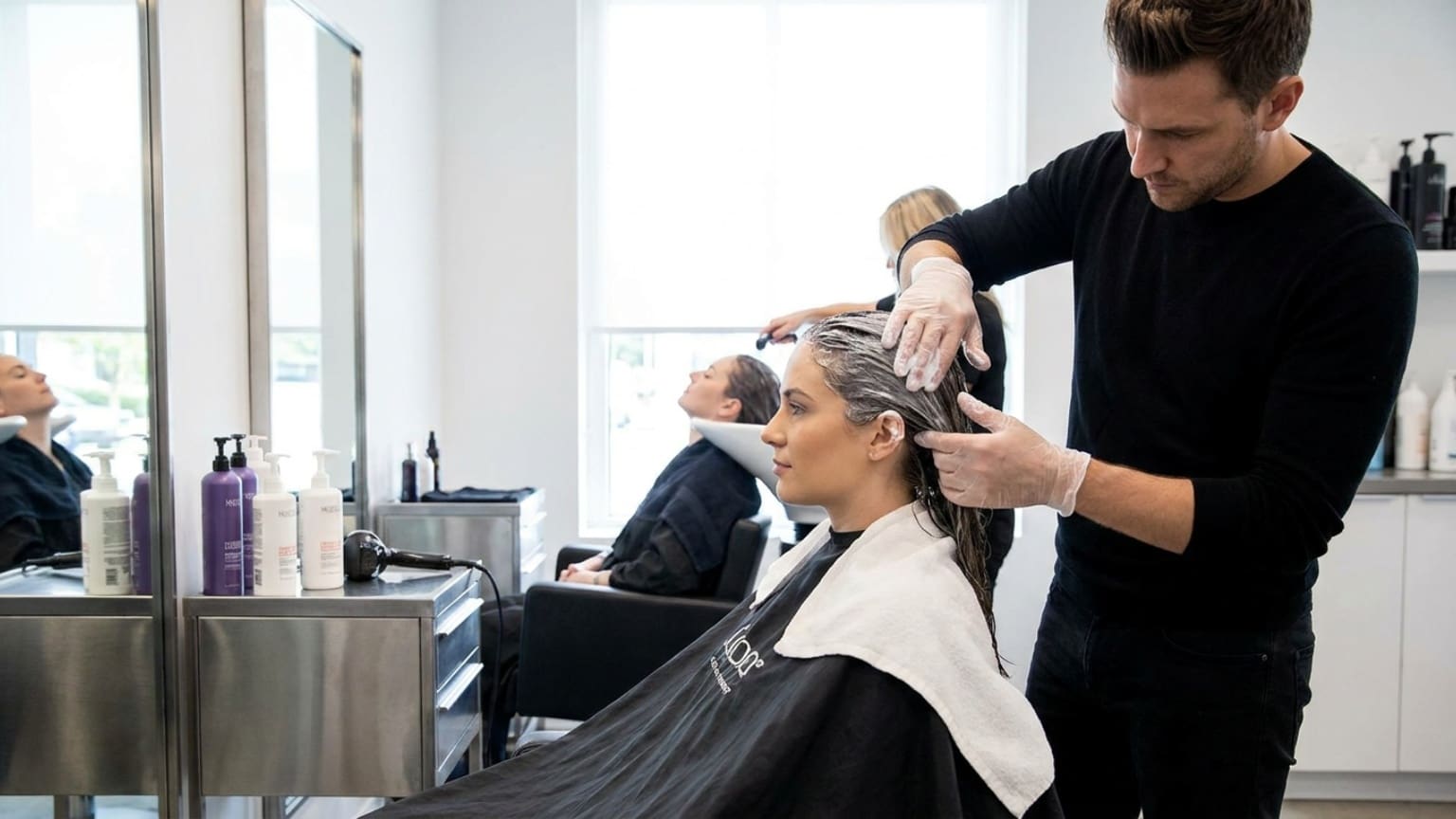 ¿Qué son los tratamientos capilares y cómo benefician el cabello?