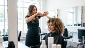 ¿Qué es un corte de pelo rizado y por qué es diferente?