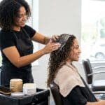 ¿Qué es un tratamiento para el pelo rizado y por qué es importante?