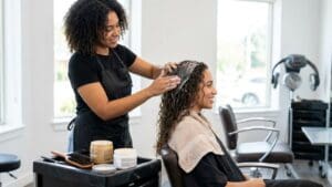 ¿Qué es un tratamiento para el pelo rizado y por qué es importante?