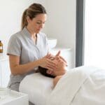 ¿Qué es el masaje facial en Moià y cómo funciona para la piel?