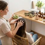 ¿Qué es la peluqueria natural y por qué es una opción para el cuidado del cabello?