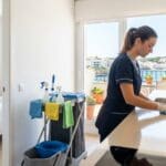 ¿Qué implica la limpieza de apartamentos turísticos en Menorca para el éxito del alquiler?