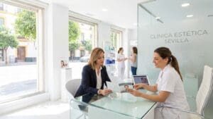 ¿Qué considerar al buscar una clínica de belleza en Sevilla?