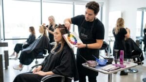 ¿Qué es la coloración capilar profesional y por qué es importante?