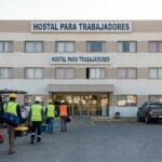 ¿Qué es un hostal para trabajadores y qué ofrece para su estancia?