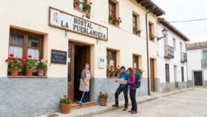 ¿Qué es un hostal en La Pueblanueva y qué se debe saber sobre él?