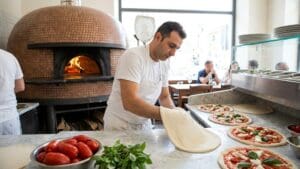 ¿Qué es la pizza napolitana y por qué es tan famosa en el mundo?