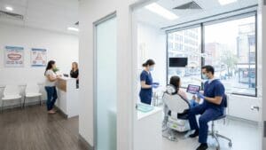 ¿Qué es una clínica dental y cómo elegir la ideal para la salud bucal?