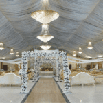Alquiler de espacios para eventos con decoración elegante y ambiente profesional.