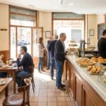Qué es un bar cafetería y su importancia actual