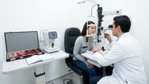 ¿Qué es la adaptación de lentes de contacto y por qué es tan importante para la visión?
