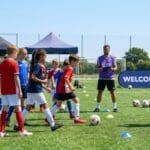 Qué es un campamento de fútbol en inglés