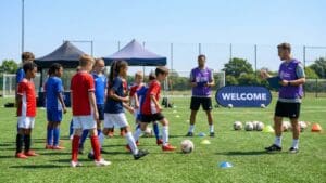 Qué es un campamento de fútbol en inglés