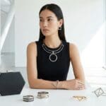 ¿Qué son los accesorios geometricos y por qué están de moda?