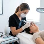 ¿Qué es el maquillaje permanente y cómo funciona este proceso?