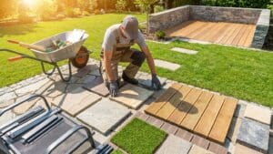 ¿Qué son los materiales para jardín exterior y cómo elegirlos?