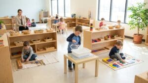 ¿Qué es la escuela infantil Montessori y cómo beneficia al desarrollo infantil?