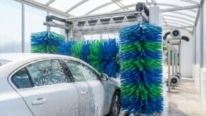¿Qué es un autolavado y cómo funciona para el cuidado del coche?