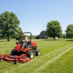 ¿Qué es un tractor cortacesped y por qué es una herramienta esencial?