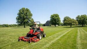 ¿Qué es un tractor cortacesped y por qué es una herramienta esencial?