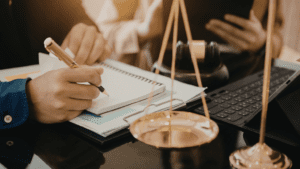Asesoramiento legal para prevenir conflictos y proteger derechos